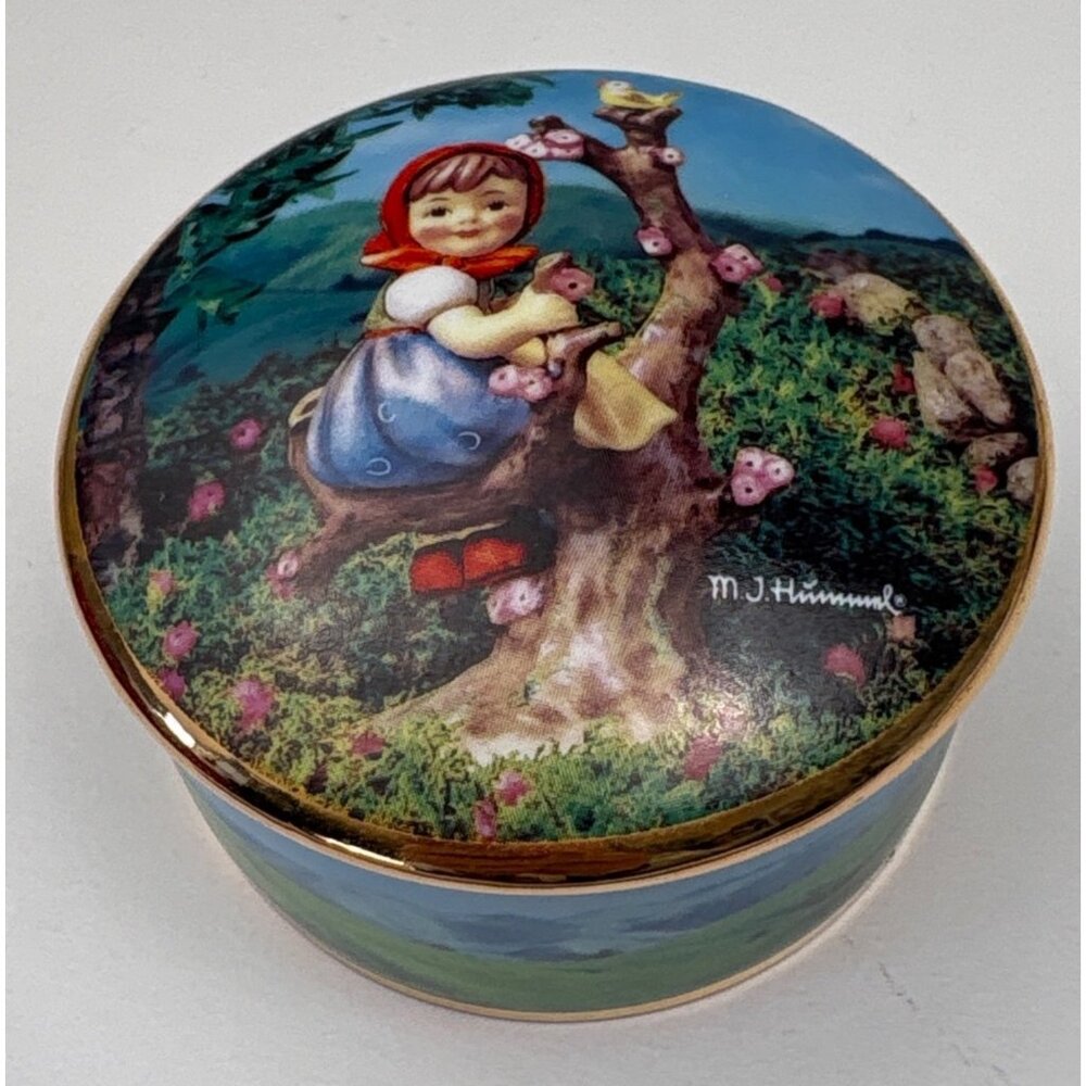 Vintage Danbury Mint M.I. Hummel 1993 Apple Tree Girl Music Box Gold Trim 2.5 In